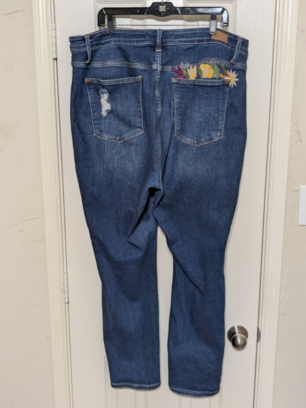 Judy Blue Floral Patched Distressed Boyfriend Jean Size 20W Medium Wash Retro